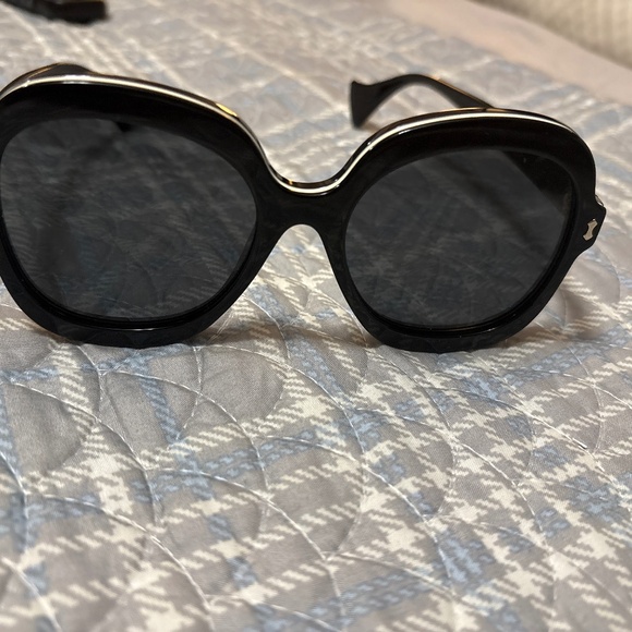 Glasses - Picture 1 of 3